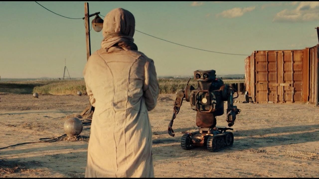 Yerdagi So'nggi Tirik Qolgan Ayol Xizmatkor Robotining Dushmaniga Aylandi