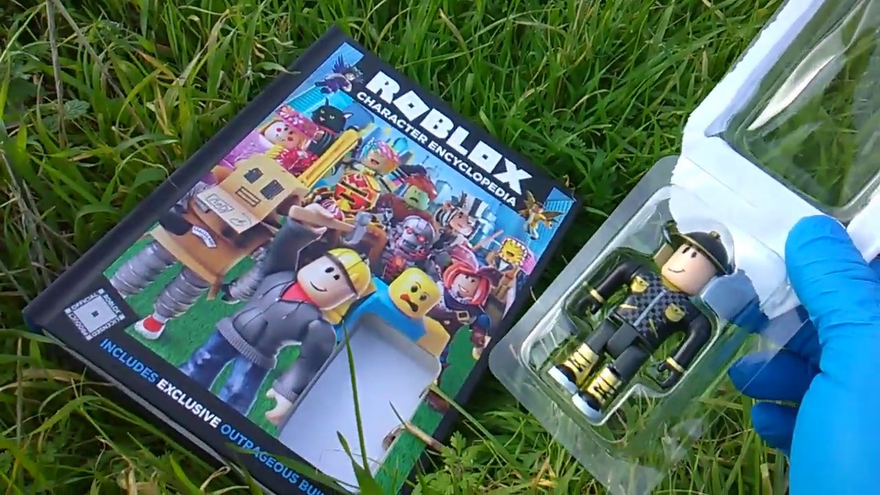 ROBLOX! Character Encyclopedia with Exclusive Figure!