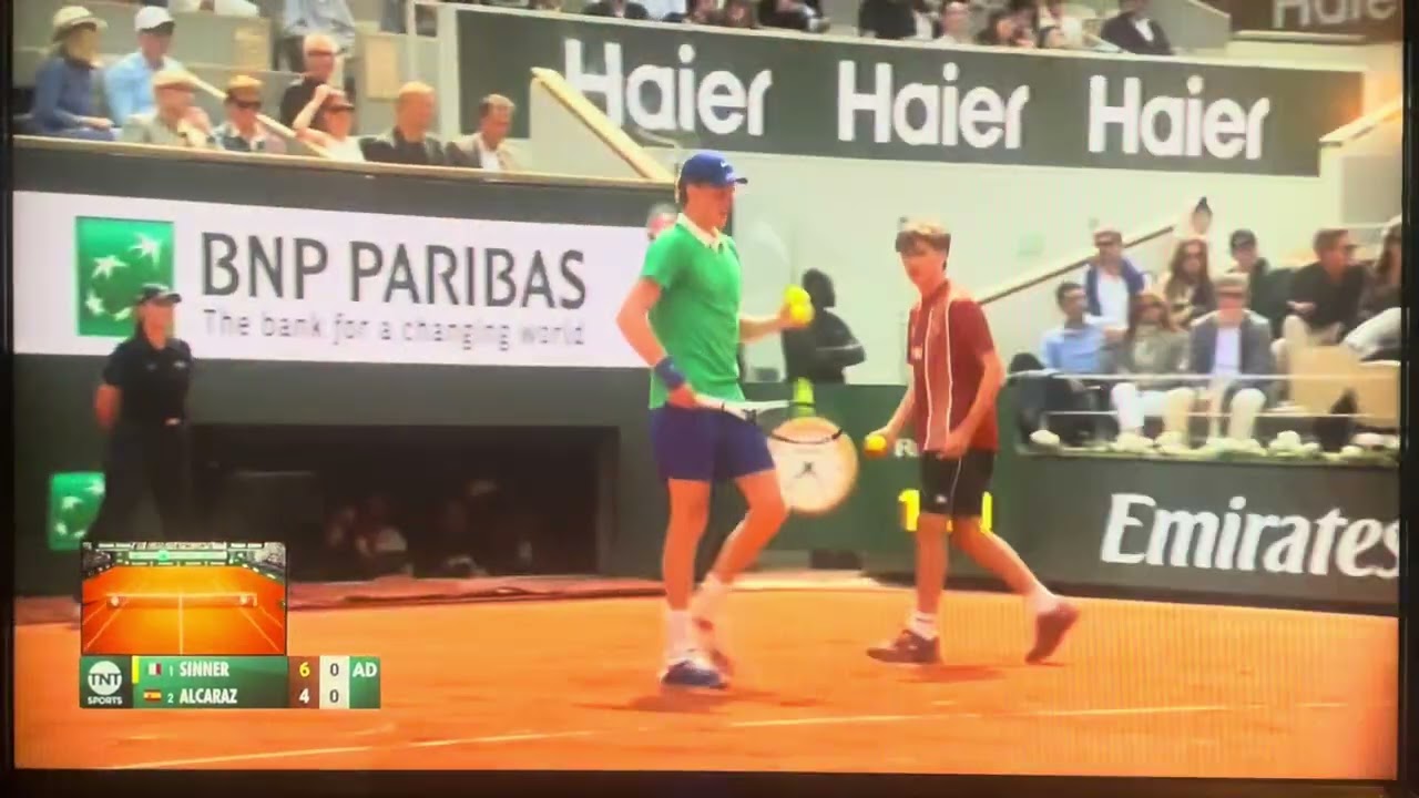 Alcaraz overrules umpire and gives point to Sinner. 2015 French Open