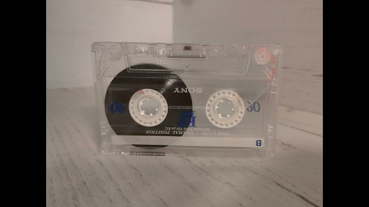 German happy hardcore music from audiotape (Blümchen)