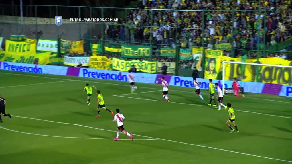 Tapada estupenda de Chiarini. Defensa 1 River 0 . Fecha 19. Torneo Primera Divisi&oacute;n 2015.FPT