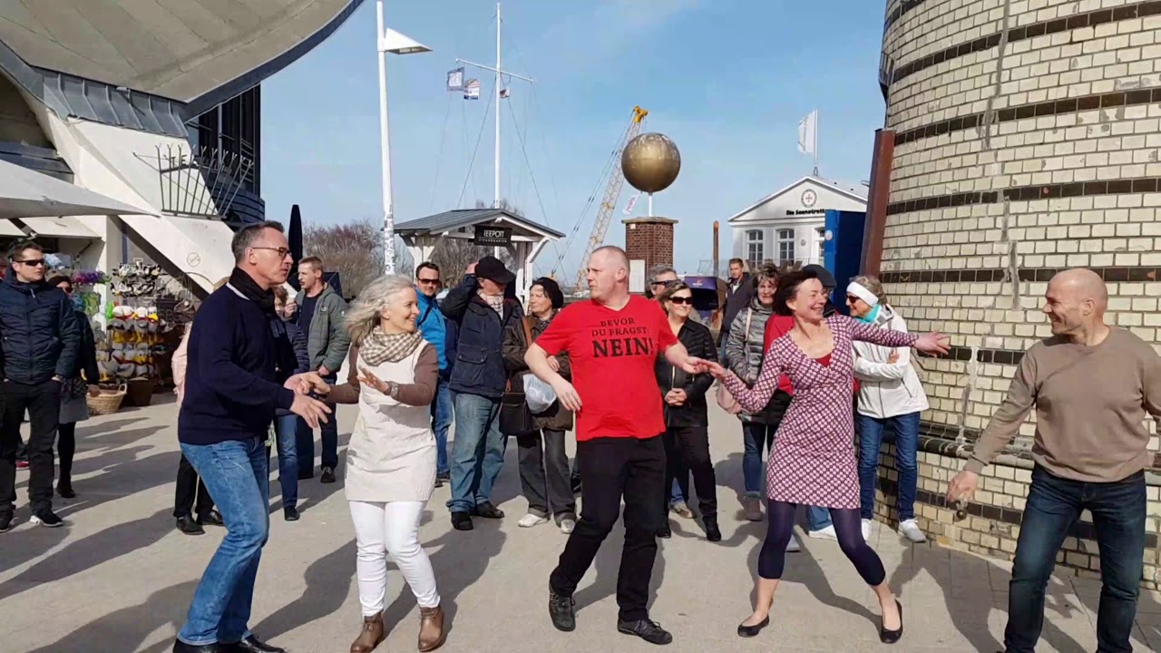 RUEDA DE CASINO MULTI FLASH MOB DAY 07.04.2018 Rostock