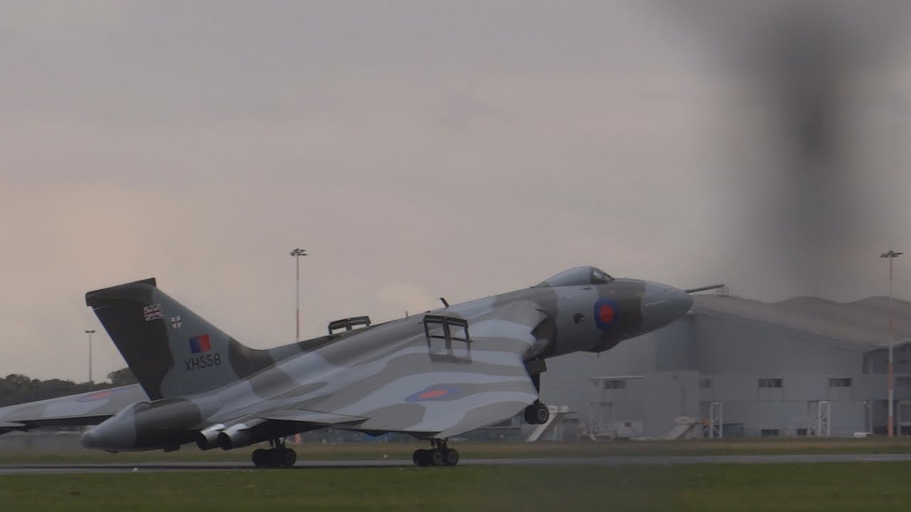 Avro Vulcan XH558. Final Flight. Robin Hood Airport, Doncaster. 13 Oct 2015