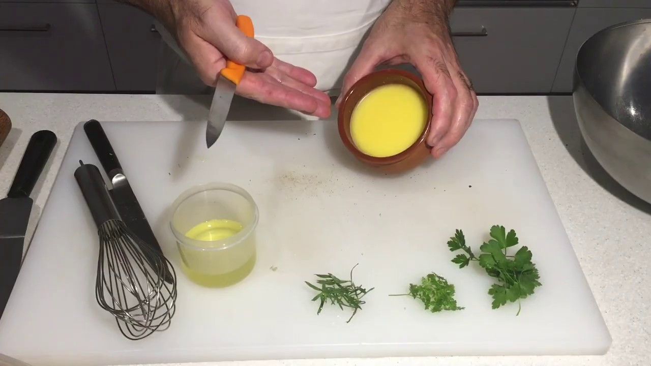 Traditional French Béarnaise sauce