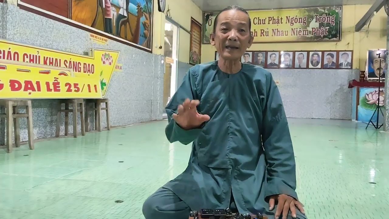 Gẫm thấy cuộc đời xô xát mãi …