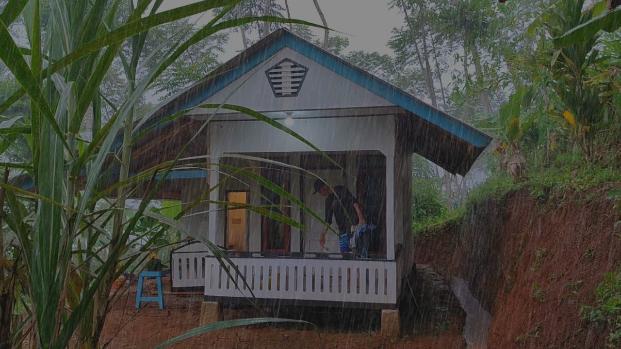 Di Serang Hujan Deras 🌧️ Sore Hari - Hidup Di Rumah Kebun Sendirian - Memasak Sup Untuk Buka Puasa 