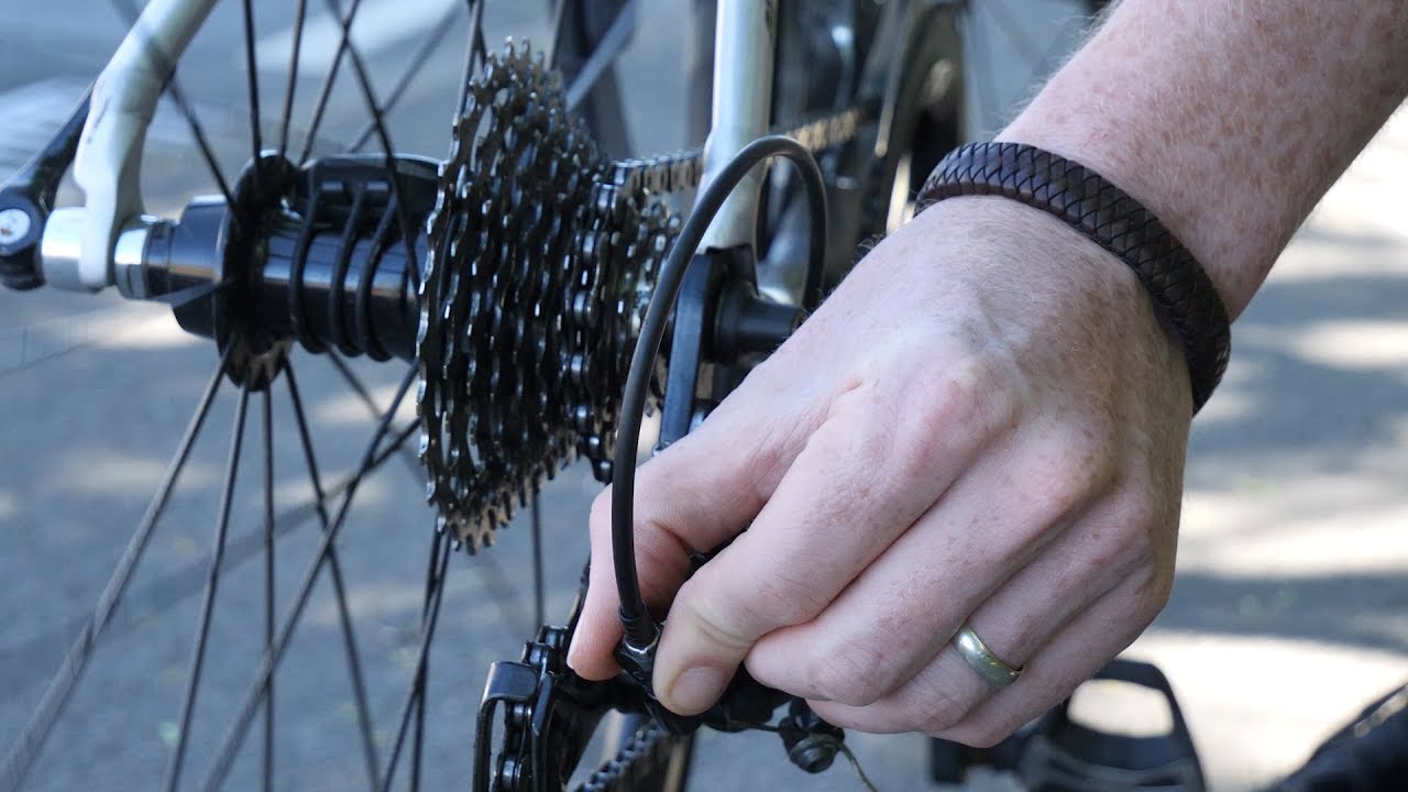 Roadside repairs | Cycling UK