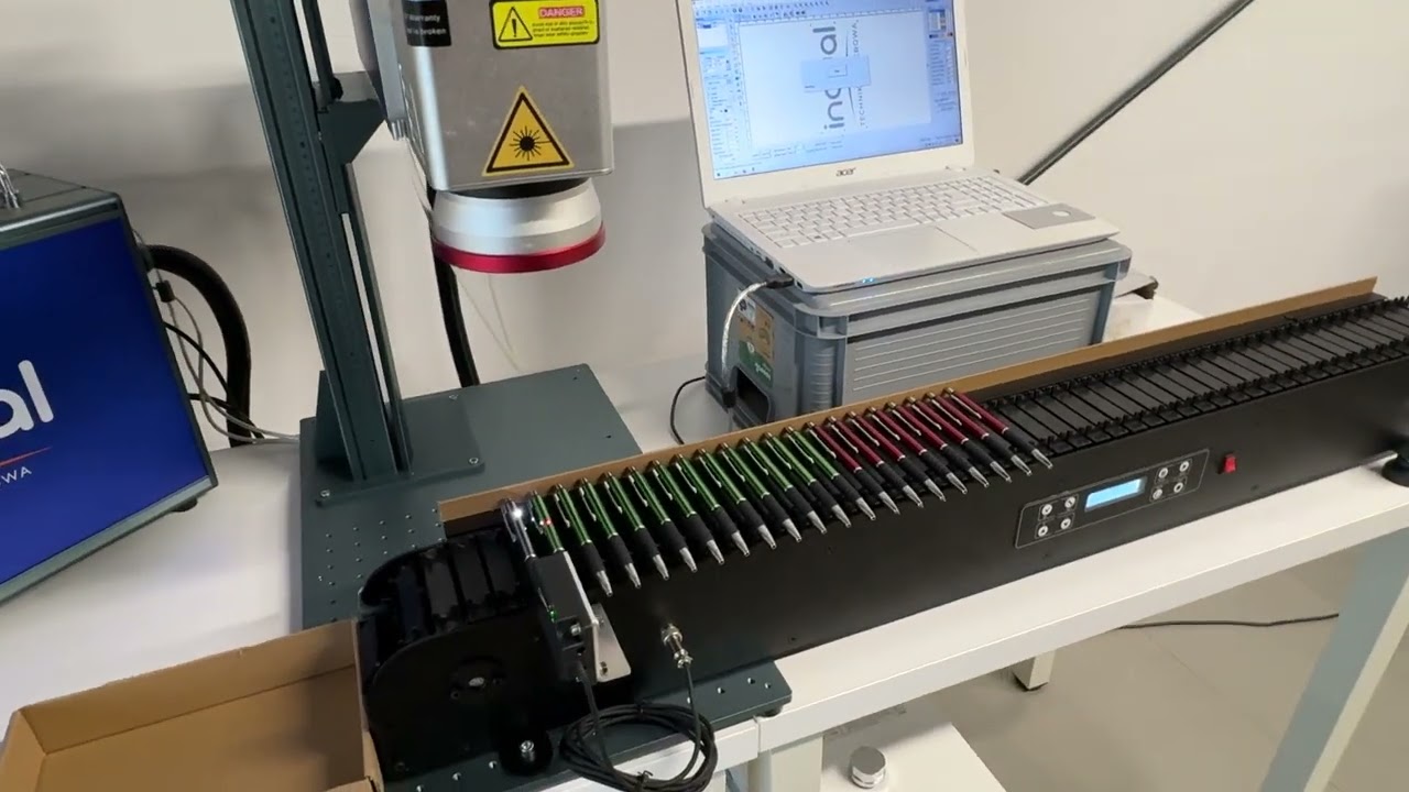 Indual | Technika Laserowa | Prezentacja podajnika do długopis&oacute;w