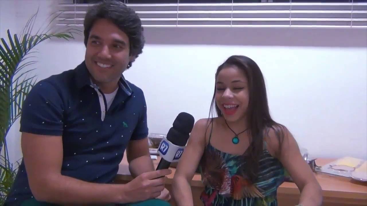 Pequena notável! Flávia Saraiva tenta provar em 30 segundos que só tem tamanho de criança