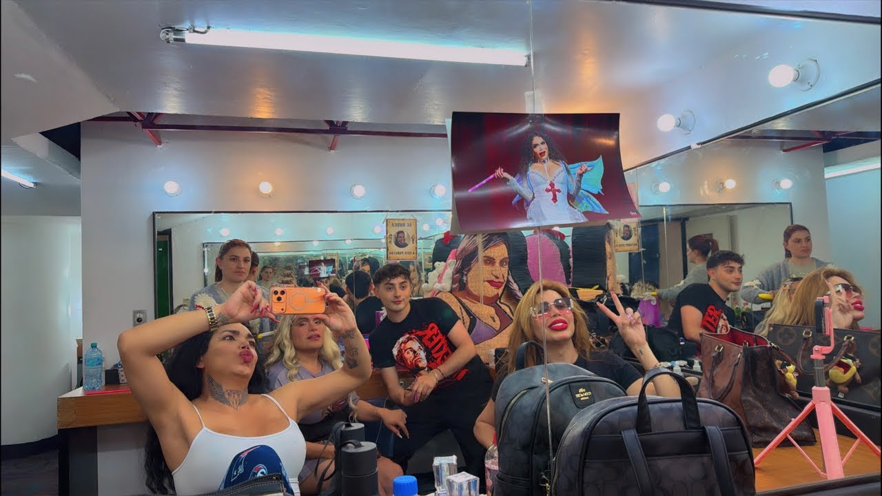 Paolita Suarez está en vivo iniciamos comadre con el Maquillaje ￼