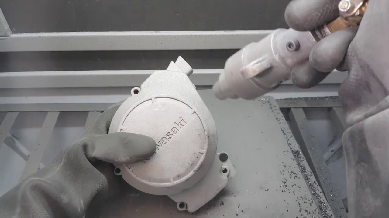 การพ่นทรายหยาบบนอะไหล่มอเตอร์ไซค์