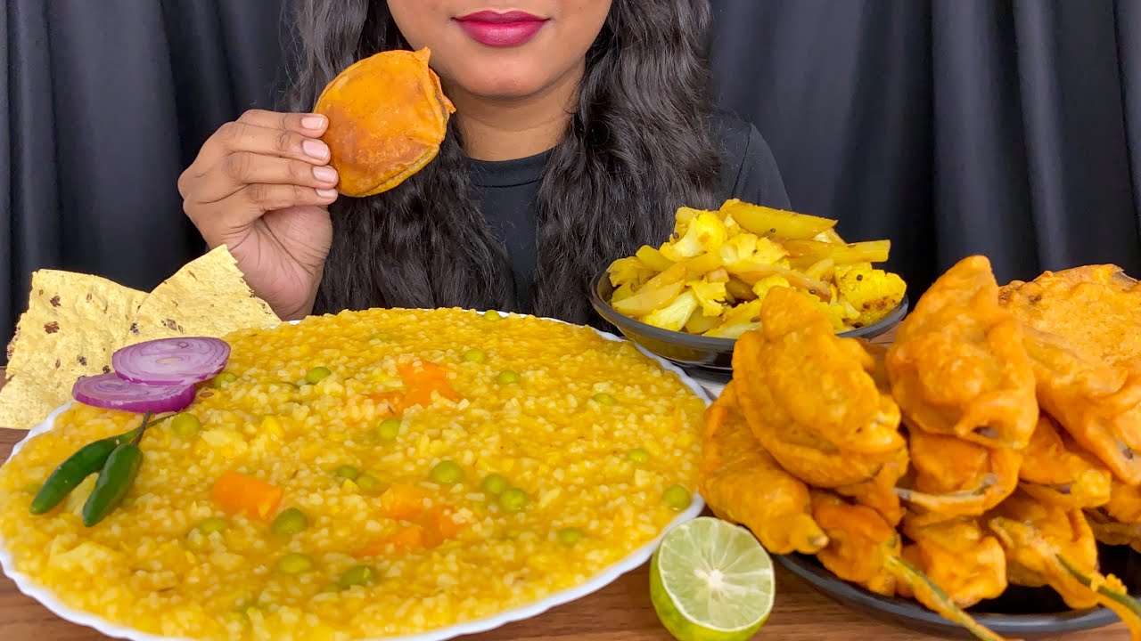EATING KHICHDI MIXED BHUJIYA PAKODE & SALAD | ASMR | MUKBANG | 