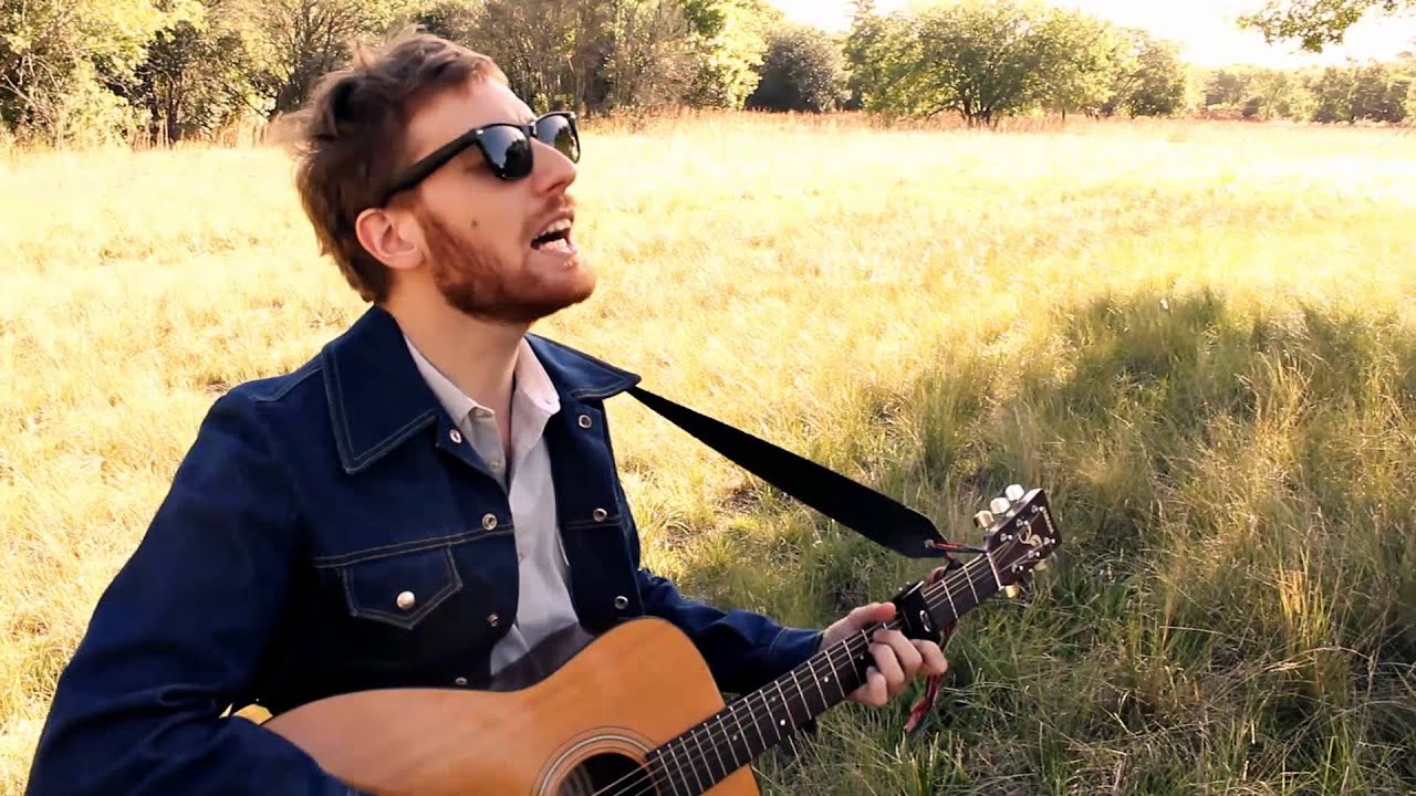 SUPERFLUO - ECHADO A PERDER  (Un Hobbit en plaza Francia)