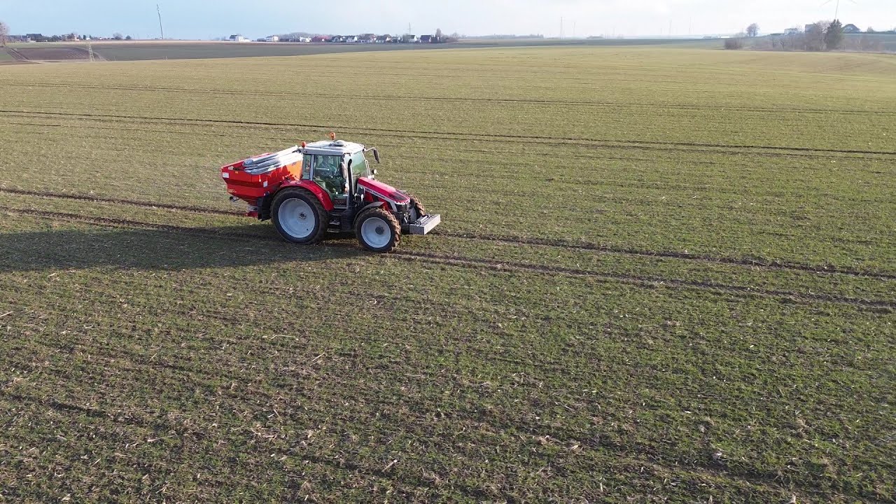 Pierwszy wyjazd w pole 2025 Rozpoczęcie sezonu! Massey Ferguson 5S 125 i Rauch Axis 30.2 H EMC