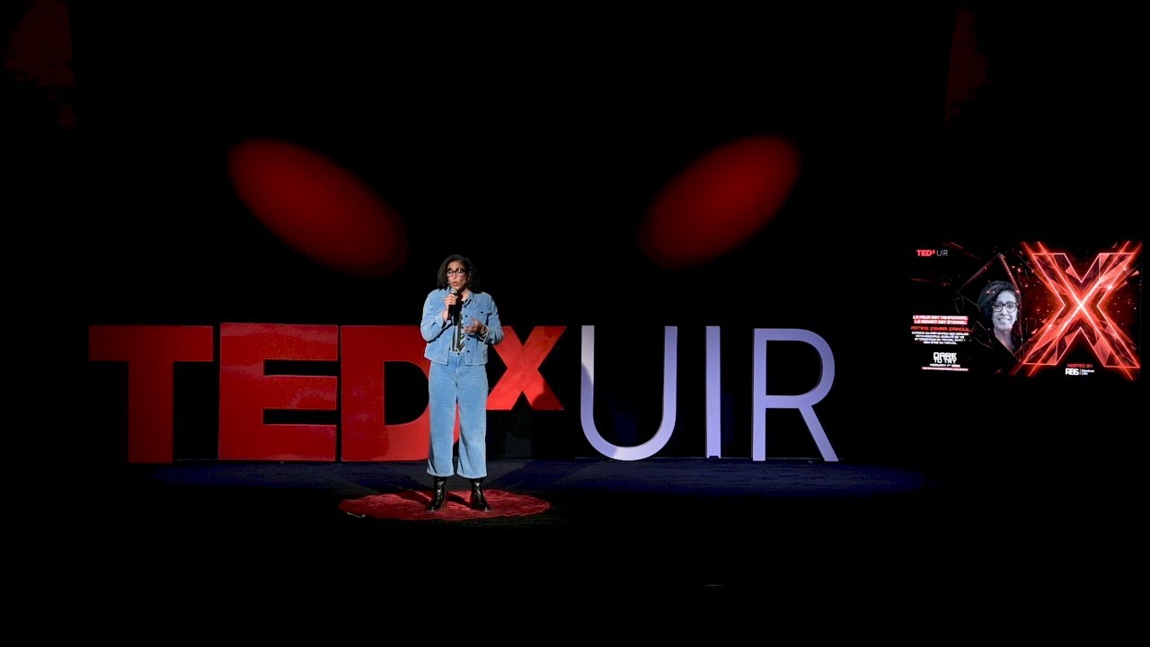 La peur est temporaire, le regret est éternel | Fatima Zahra Zainoul | TEDxUIR