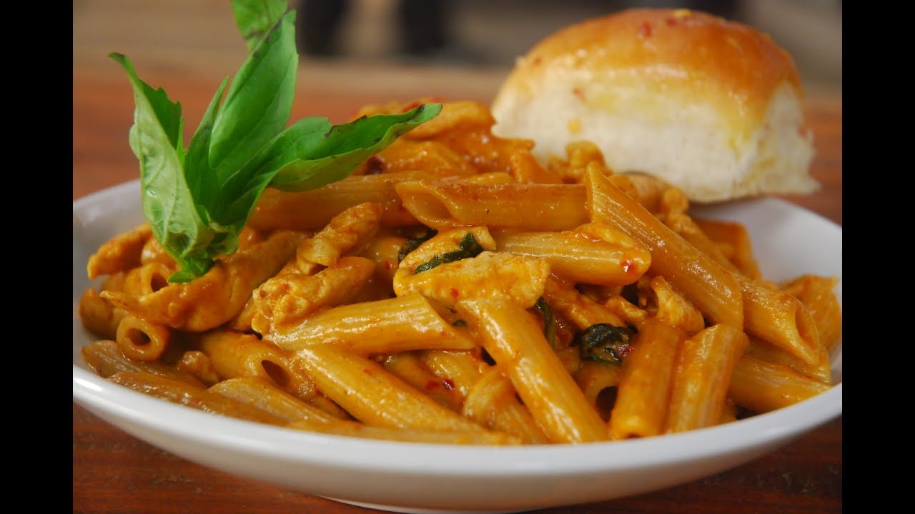 Chicken Red Curry Pasta With Lemon Chilli Bread | Cooksmart | Sanjeev Kapoor Khazana