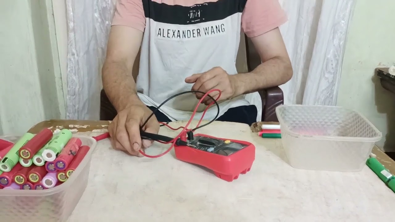 فحص بطاريه الليثيو م