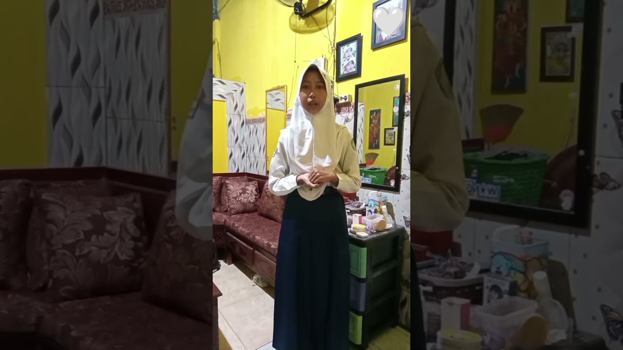 TUGAS UJIAN PRAKTIK BAHASA INDONESIA BERPIDATO ( Alviera Rizki Hari Safitri/03/IX C ) 