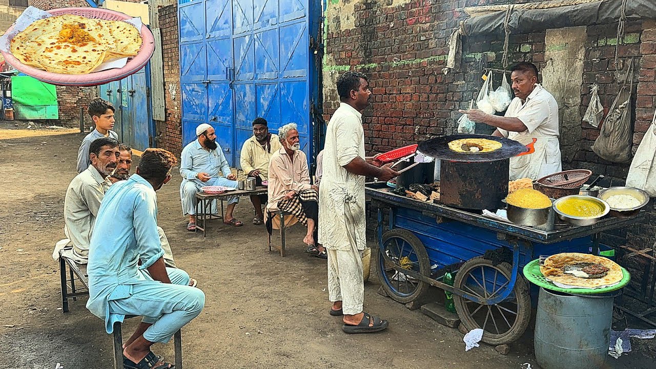 ONLY RS 50/- CHEAPEST DESI BREAKFAST OF THE YEAR | TALIB HUSSAIN SAAG PARATHA | STREET FOOD PAKISTAN