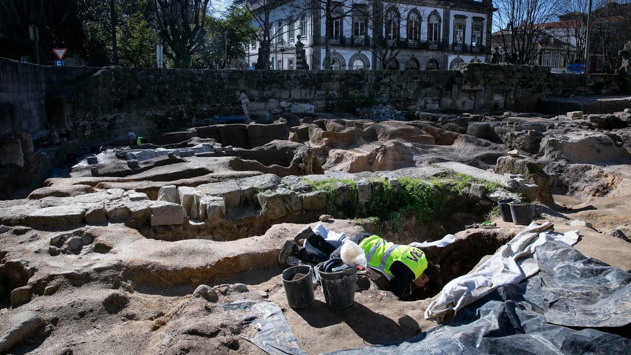 Desenterrando o cemitério da cólera. Centenas de campas são testemunha da história do Porto