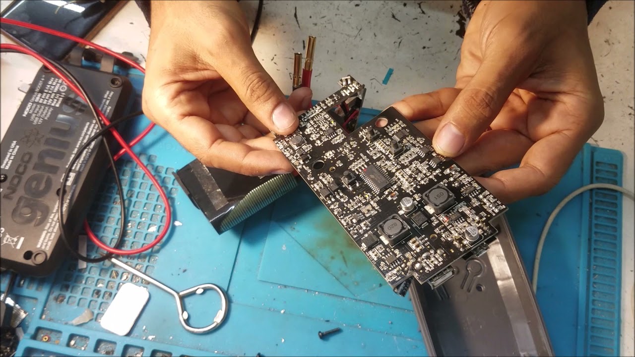 NOCO BOOST GB40 не заряжается