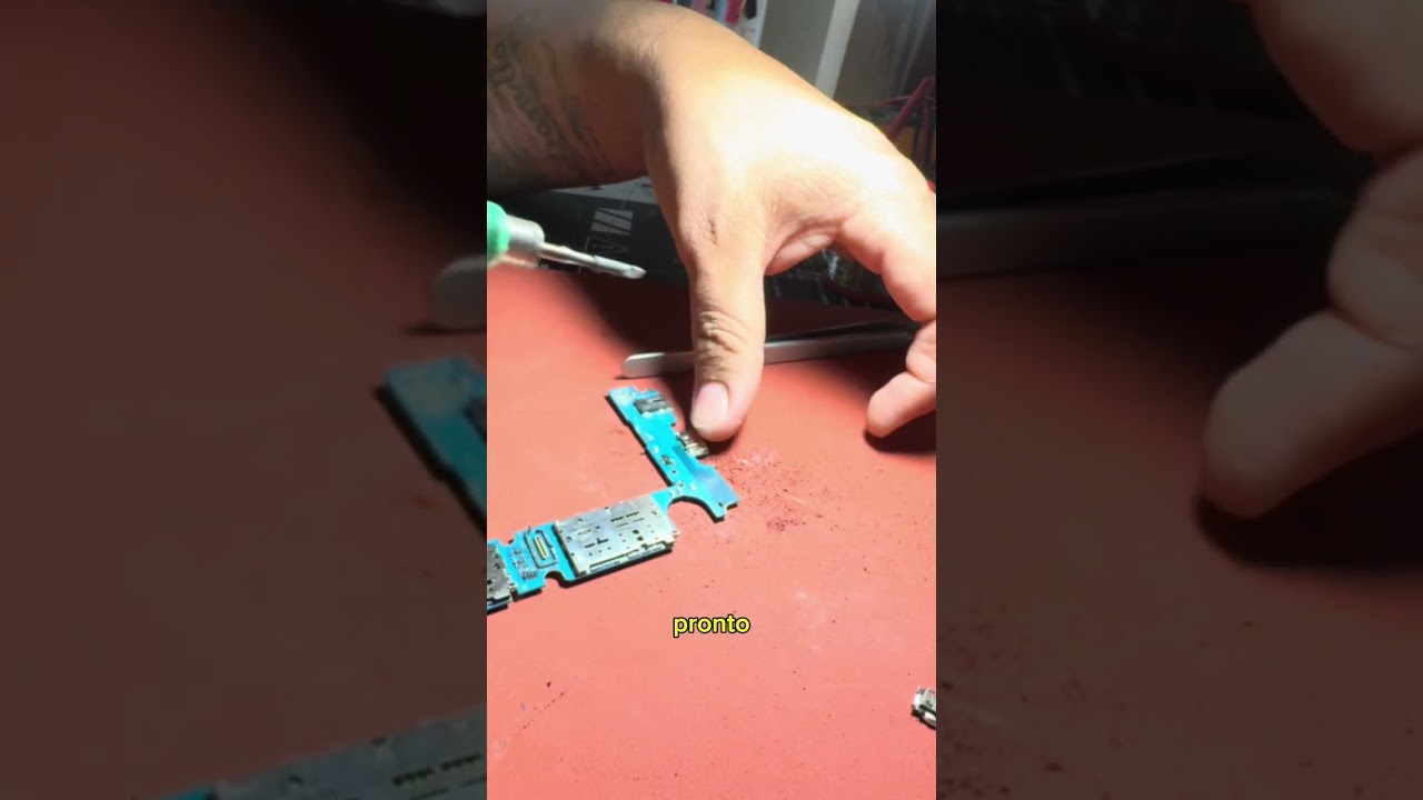 J4 core com oxidação do ￼ conector de carga