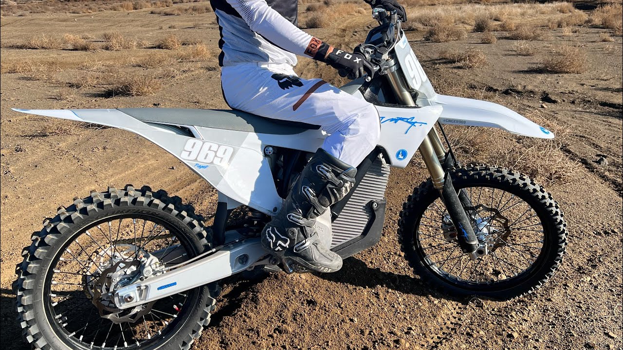 Riding the Stark Varg on trails in FREEZING temps! Idaho Ride day December 31