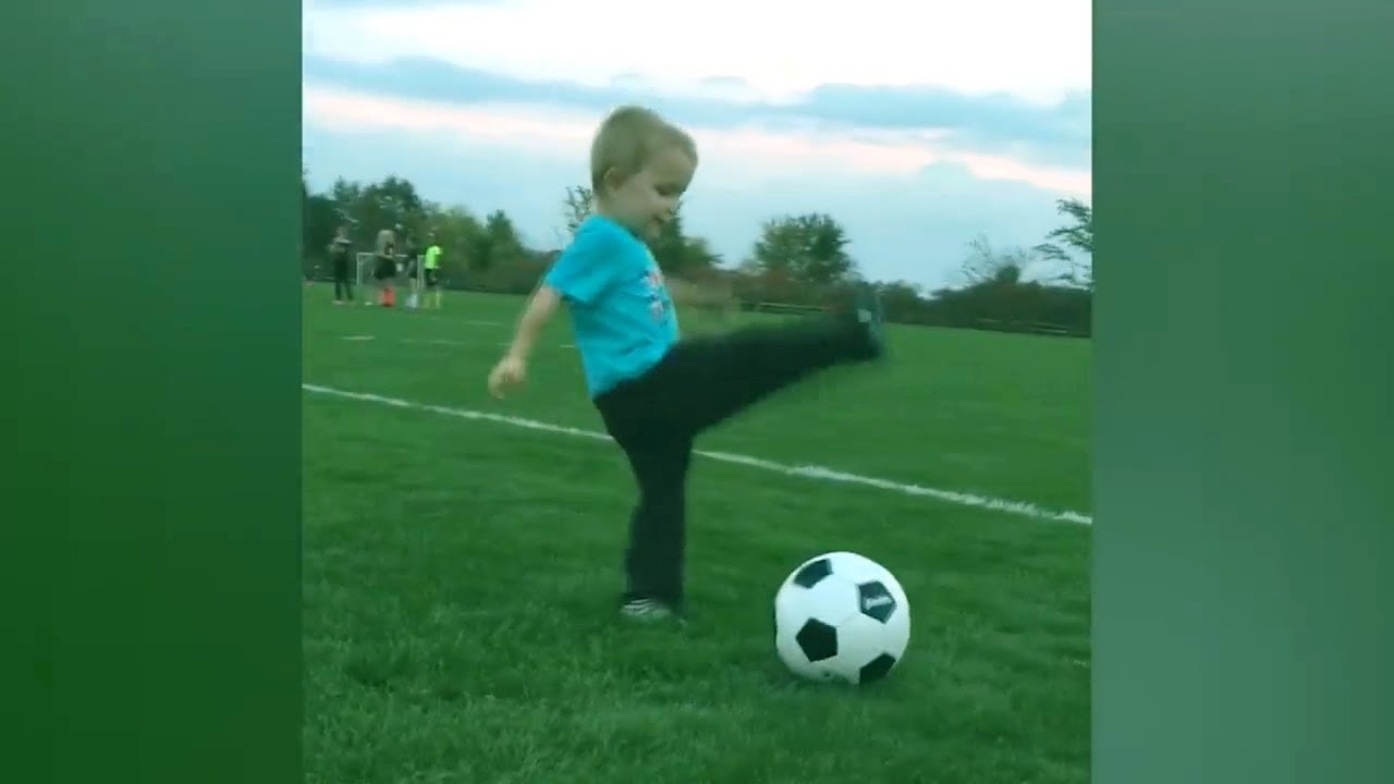 Soccer EXPERTS; Best bloopers you've ever seen - LAUGHING GUARANTEED!