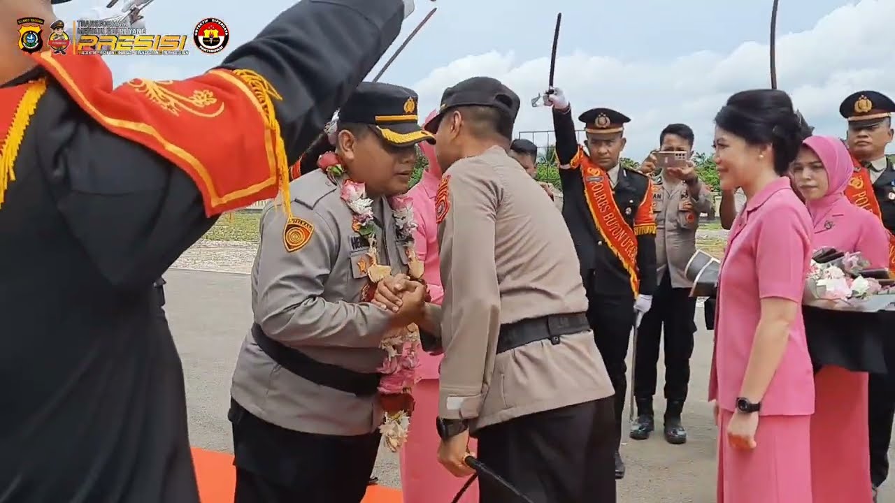 Tradisi Pedang Pora Warnai Rangkaian Kegiatan Pisah Sambut Kapolres Buton Utara