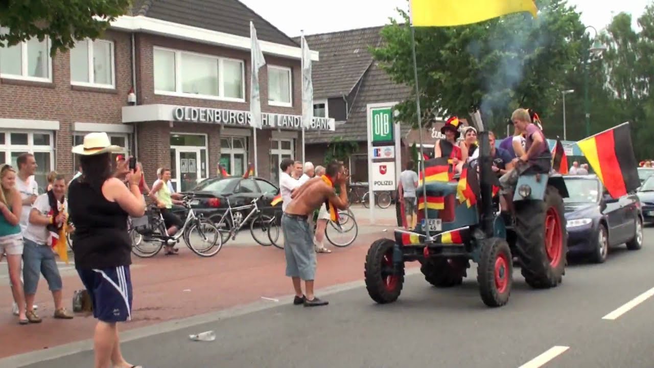 WM Viertelfinale 2010 Autokorso Uplengen Remels HD 1080p
