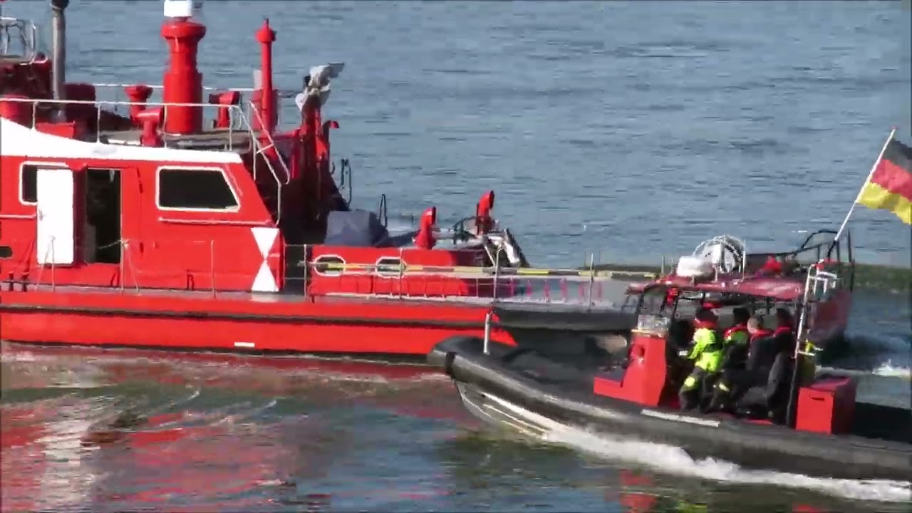 Feuerlöschboot Düsseldorf - Übung