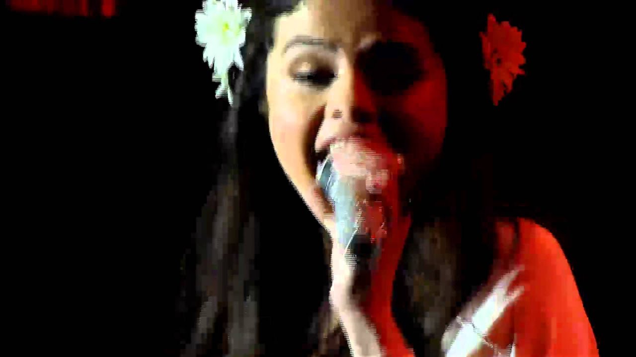 Selena Gomez sings 