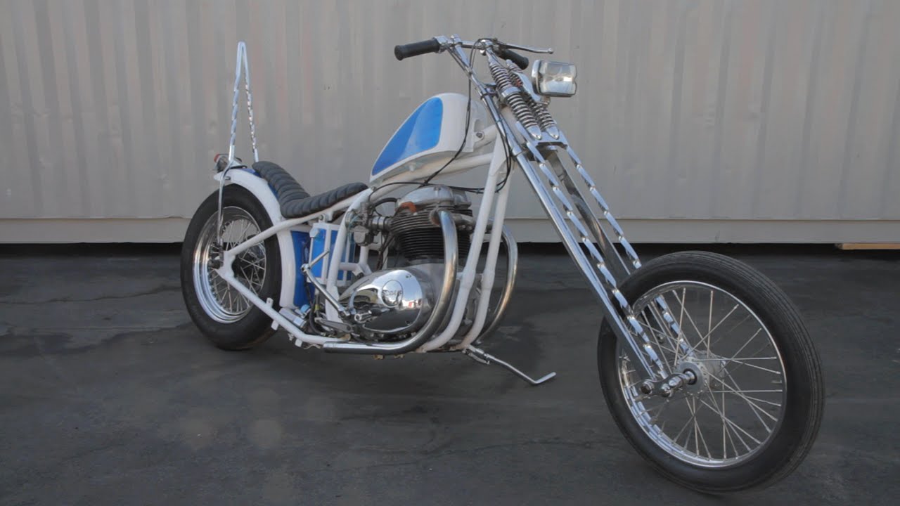 Painting a BSA Chopper Motorcycle with Rattle Bomb Aerosol Cans. Flake, Pearl & Kandy!