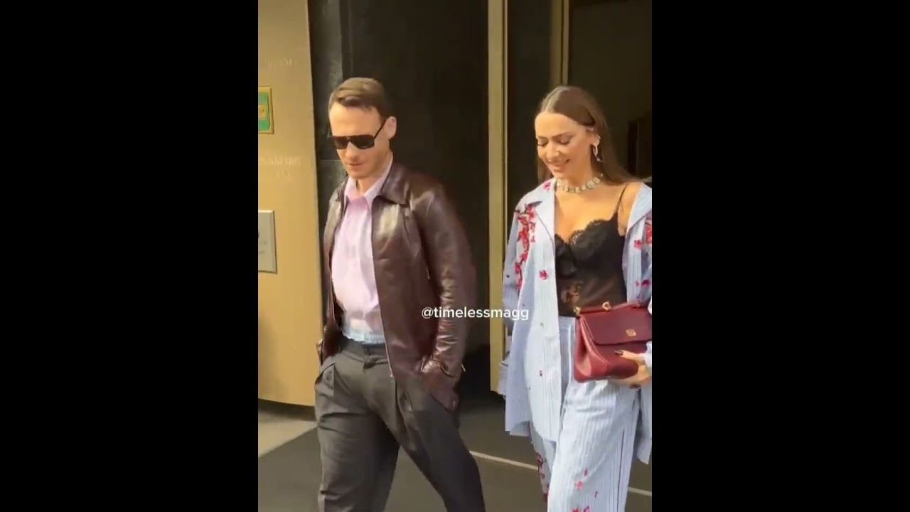 Ханде Эрчел и Керем Бюрсин посетили Неделю моды в Милане #handeer&ccedil;el #keremb&uuml;rsin