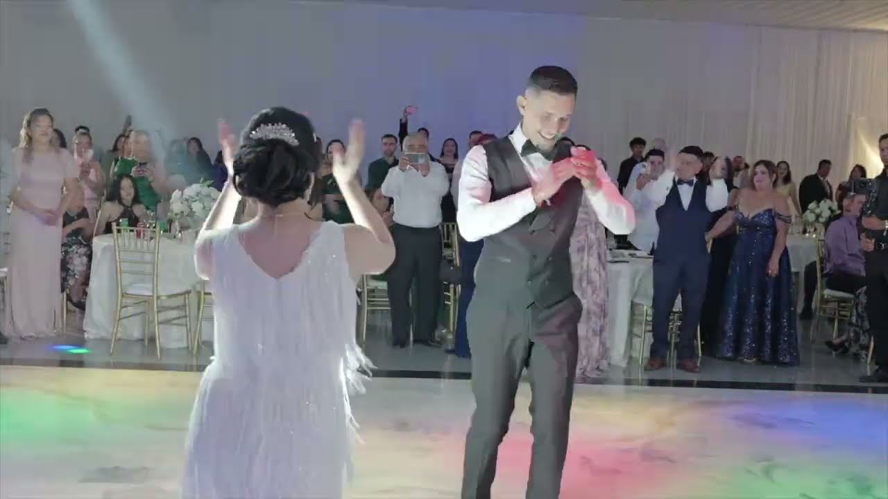 ¡Nadie lo esperaba! Novios sorprenden con increíble baile de bachata y salsa en su boda!