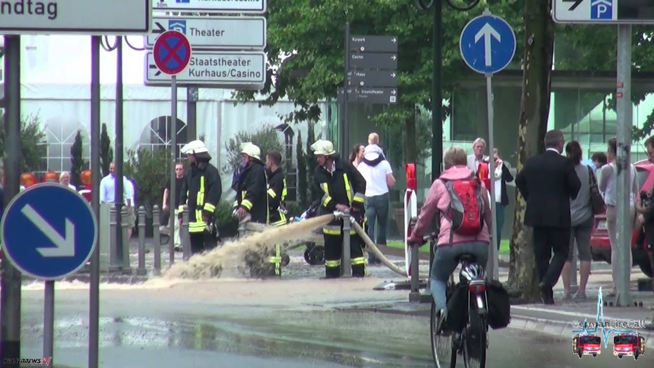 Katastrophenalarm in Wiesbaden, Straßen und Gebäude nach Starkregen überflutet - 11.07.2014