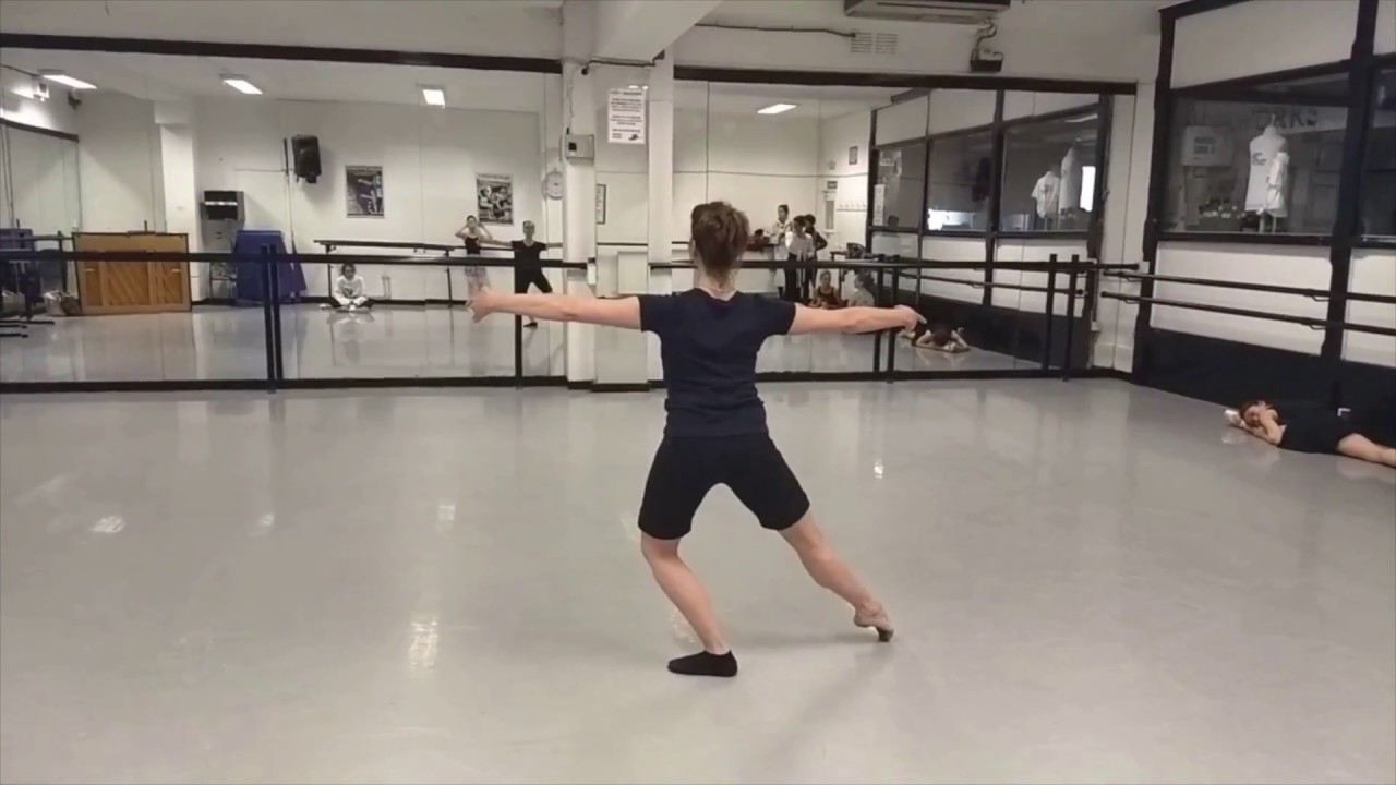 Pliés-Tendus, Pas De Bourrées, Pirouette En Dedans, Ballet Class Tutorial (beginner)