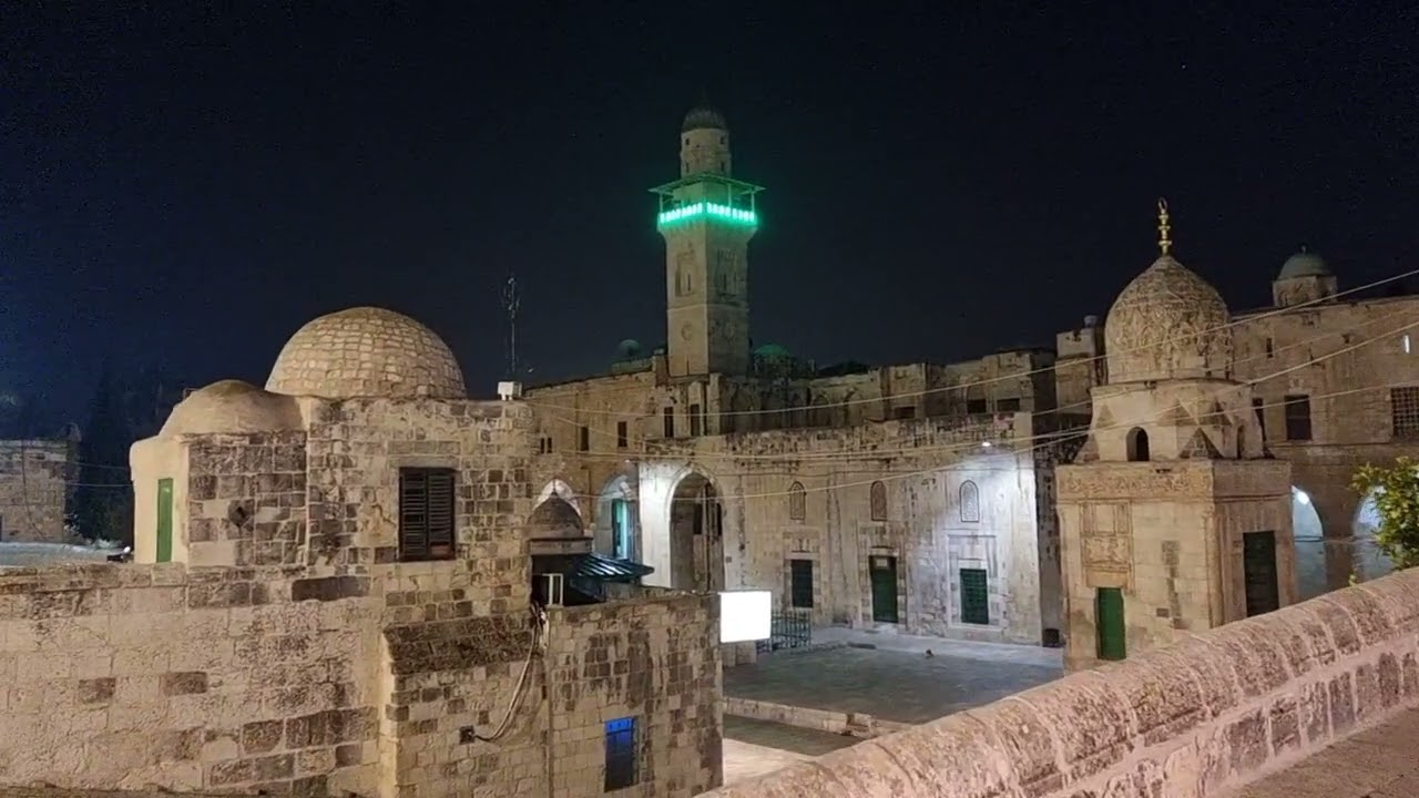 01 - أذان الفجر يرفعه بلال أبو الضبعات من المسجد الأقصى المبارك - الخميس 15 جمادى الأولى 1444هجري