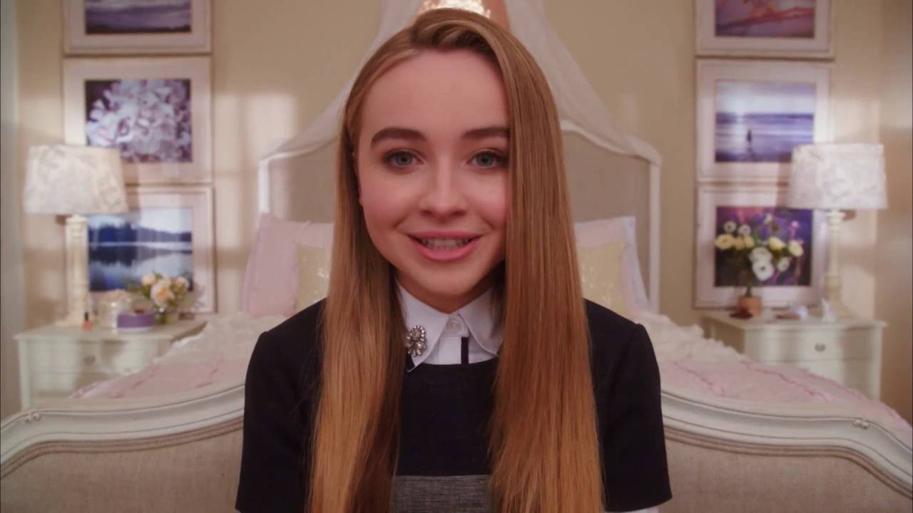 Les Premières Minutes | Babysitting Night | Disney Channel BE