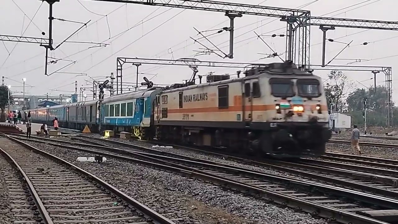 12041 Howrah-New Jalpaiguri Shatabdi express First commercial Halt At Rampurhat jn🔥🔥||