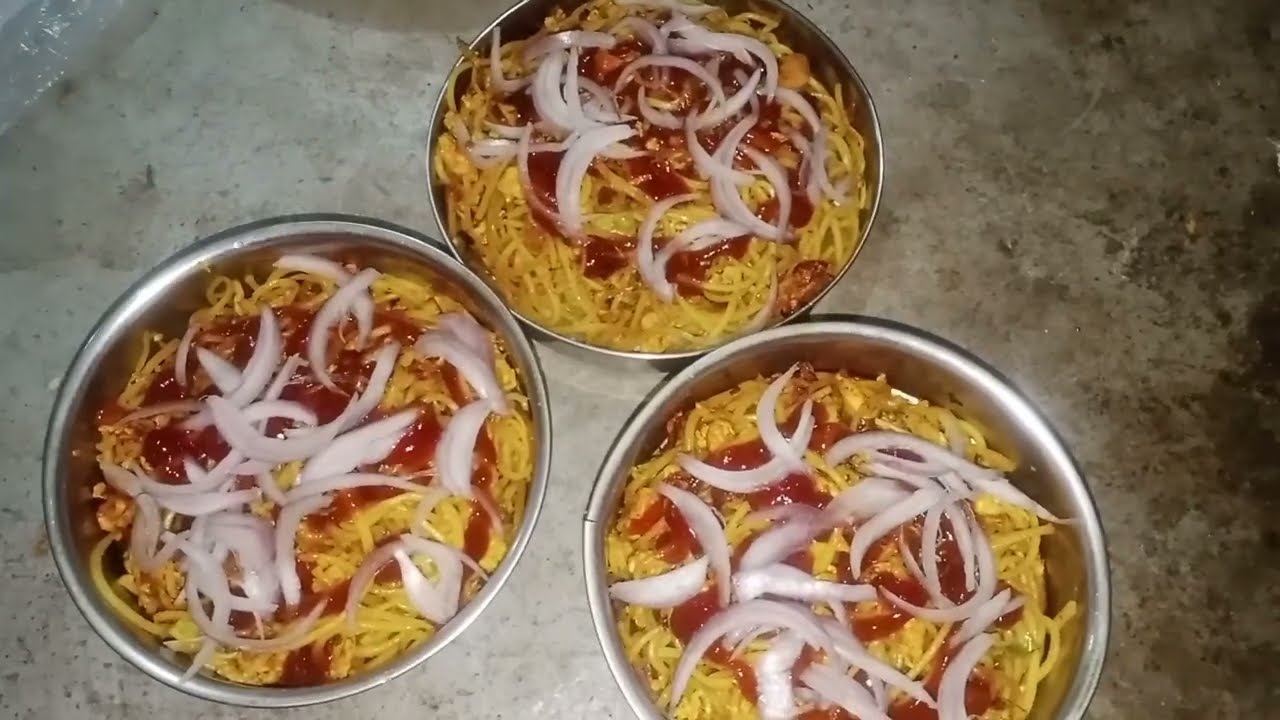 আজকে সন্ধ্যেবেলায় টিফিন বানালাম। 😋#chawmin  #rannabanna #cooking 