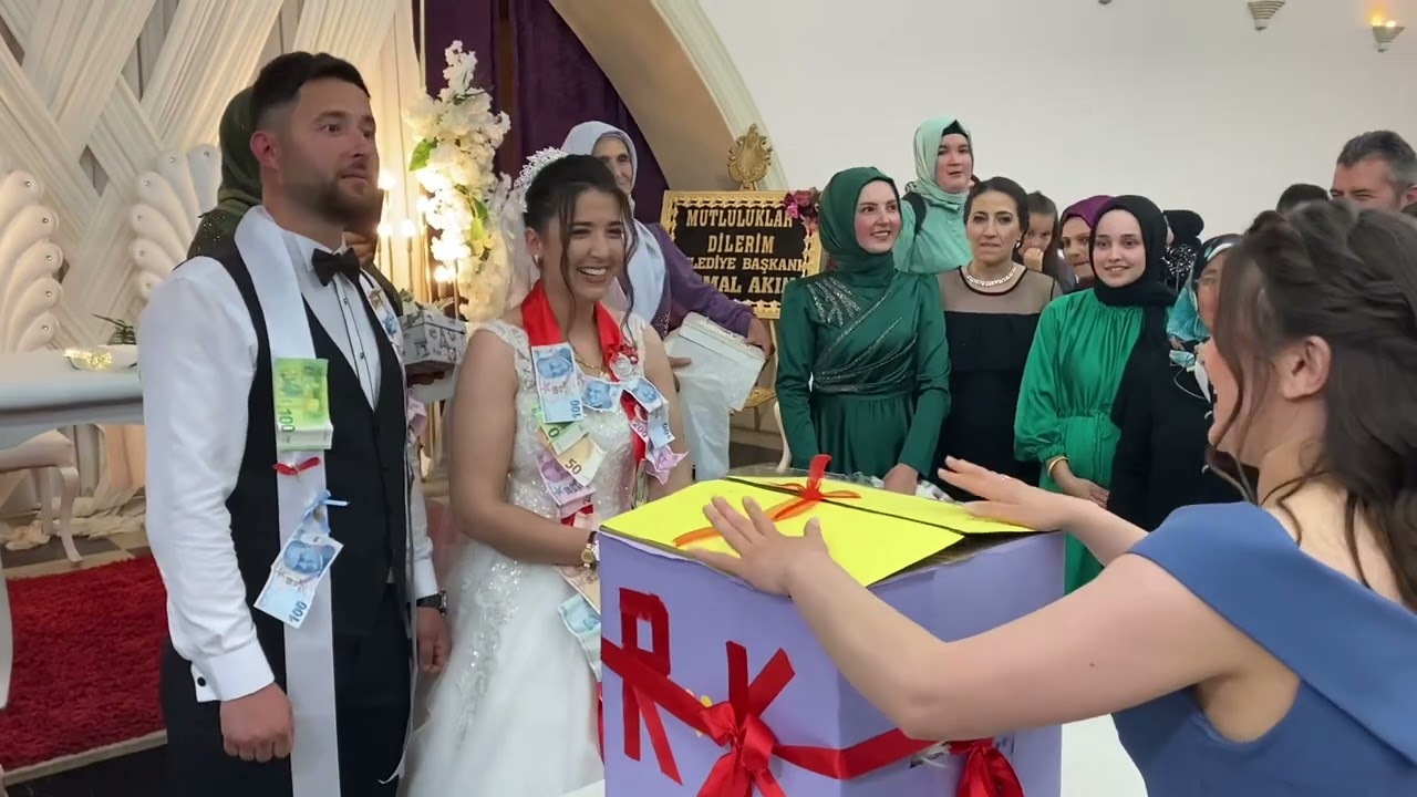 Gelinin arkadaşlarından ilginç hediye