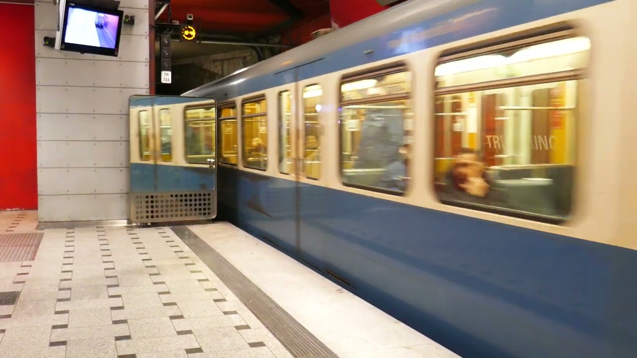 départ de métro [ MVG CLASS A SERIES, TRUDERING STATION, U6, SENS EST ]