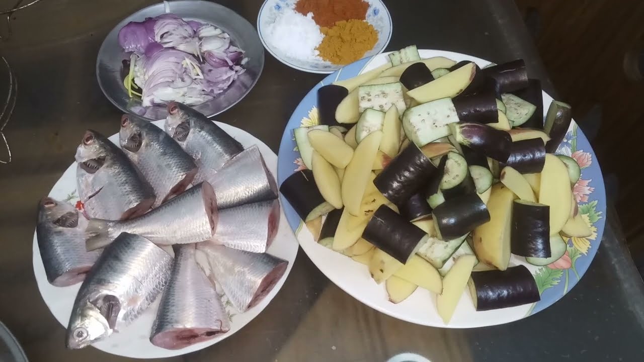 বেগুন নতুন আলু ইলিশ মাছ দিয়ে রান্না করলাম