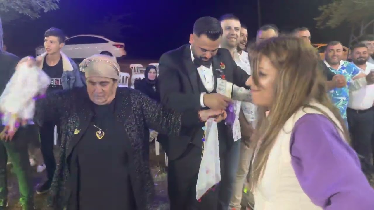 PINARCAN VE YEDİ KÖYÜN HANIM AĞASI DÖNE TEYZE OYNAMALARI İLE DÜĞÜNÜ SALLADI