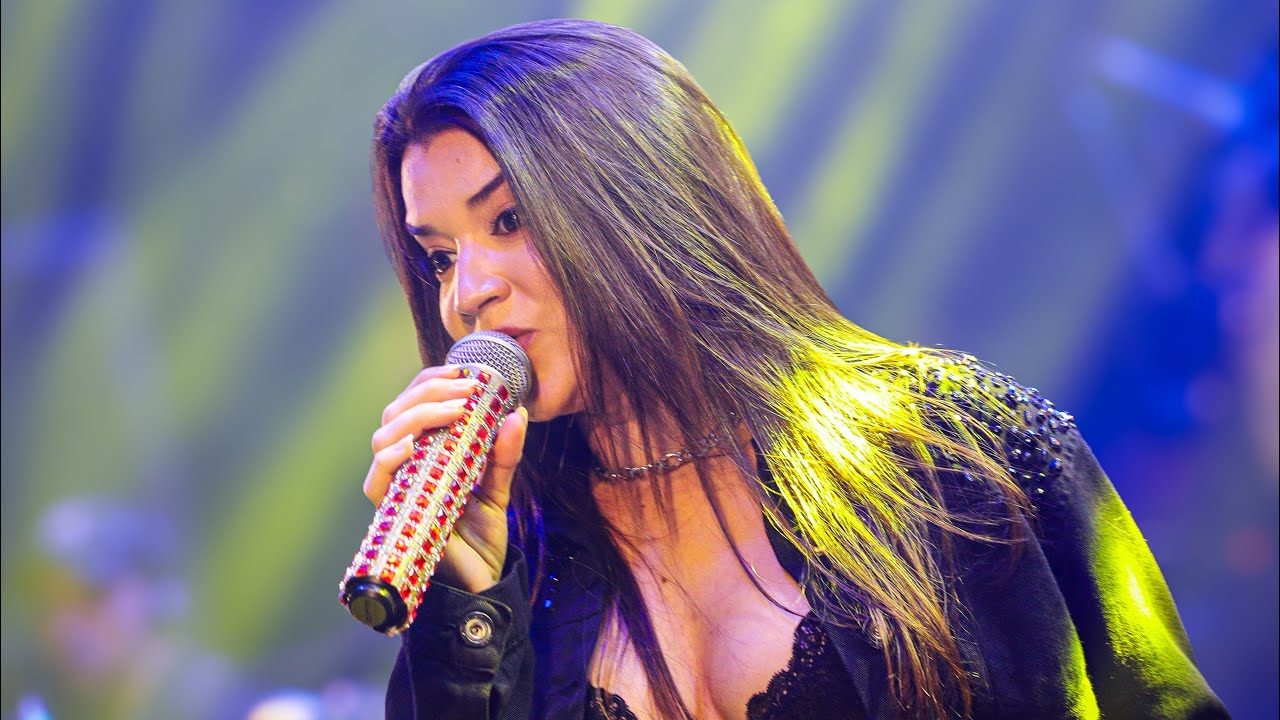 Brincar de amar - Tayla Lima ao vivo com o forró Cavalo de Pau