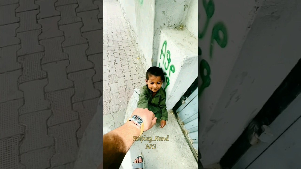 Helping poor little sweet child 😭💔 #poor #poverty #unicef #homeless #kindness
