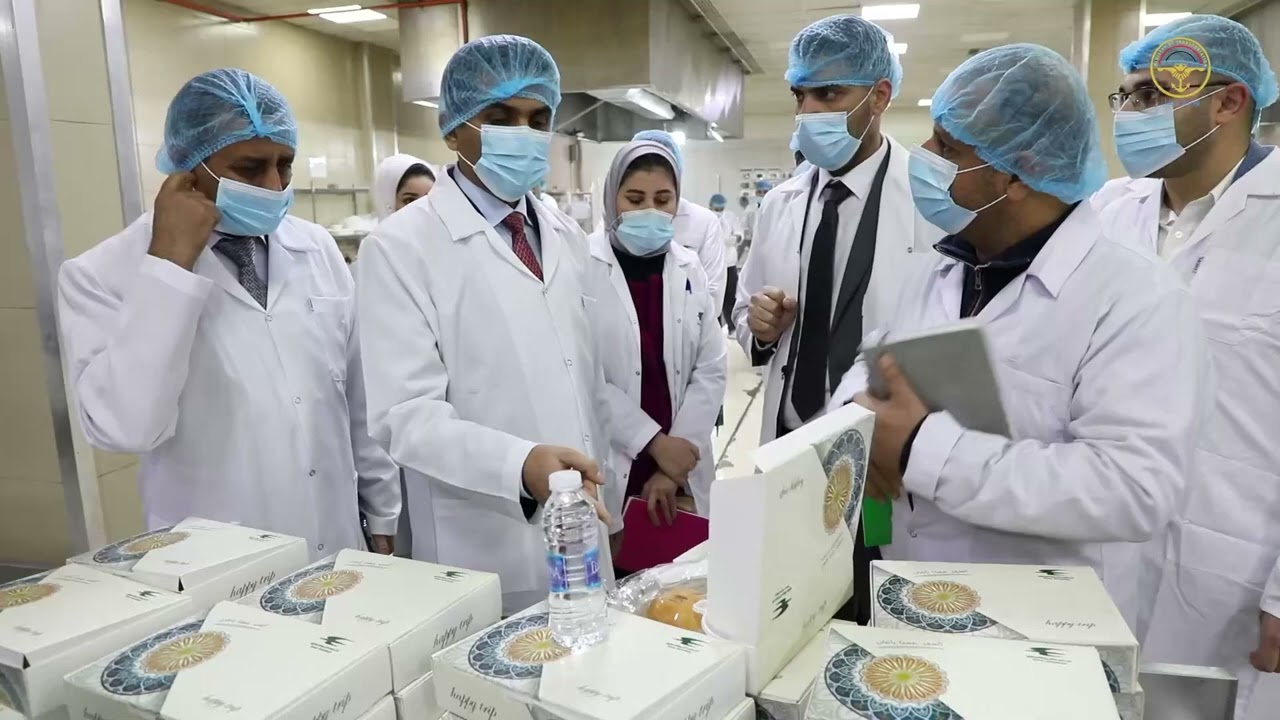 وزير النقل رزاق محيبس السعداوي من قسم تموين الطائرات ما قدم لي من طعام يجب تقديمه إلى جميع المسافرين