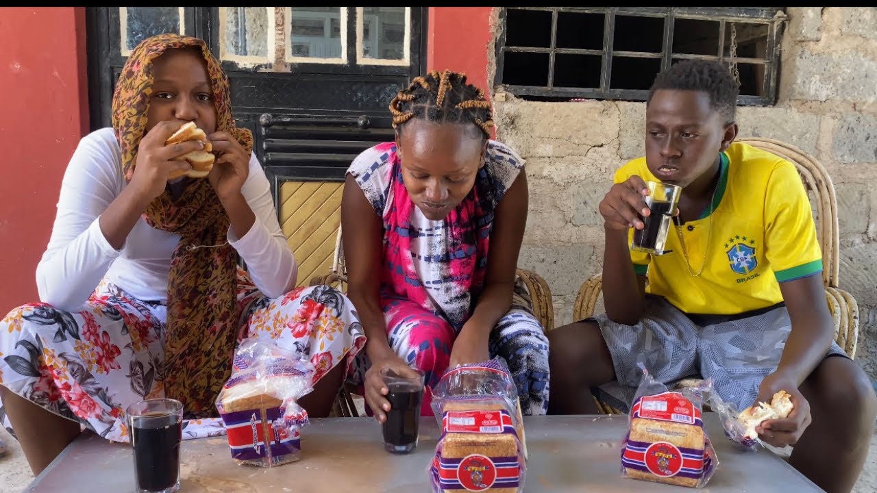 Eating Competition With My Siblings *HILARIOUS*| AmSmiley