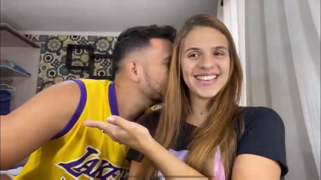 MEU MARIDO ME MAQUIANDO|pedi pro meu marido me maquiar e olha o que ele fez